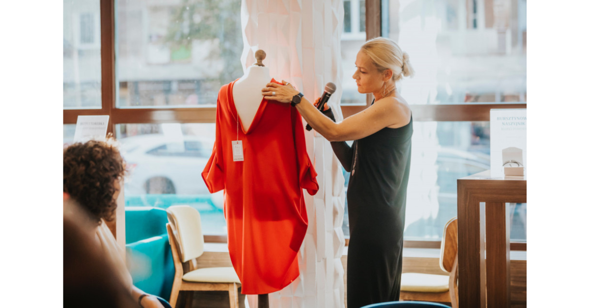 czerwona sukienka, samoświadomość, wartości